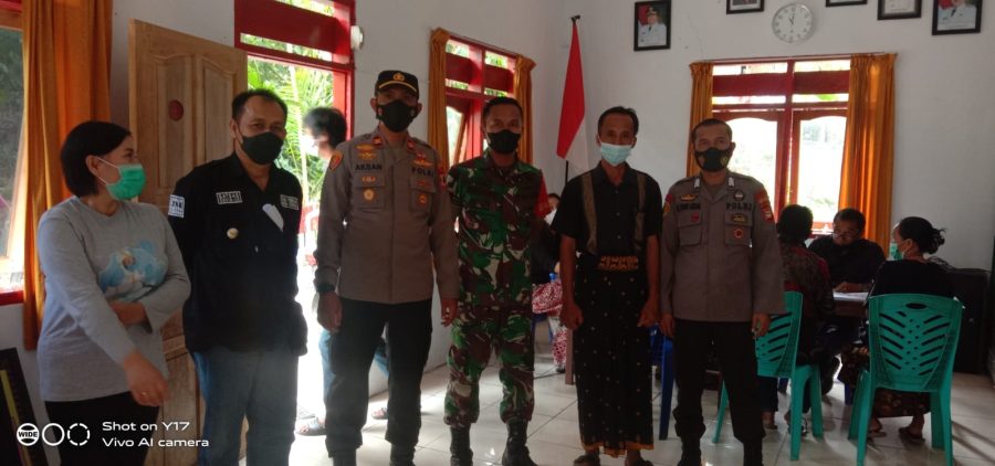 Kapolsek Sangalla pengawasan penyaluran BLT- DL tahap X – XII tahun 2021