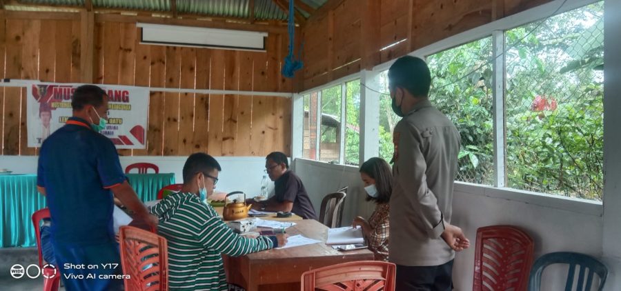 Kapolsek Sangalla pengawasan penyaluran BLT- DL tahap X – XII tahun 2021