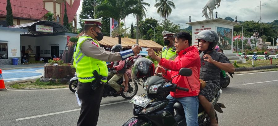 Antisipasi Gangguan Kamtibmas, Personil Polsek Mengkendek Lakukan Patroli Blue Light