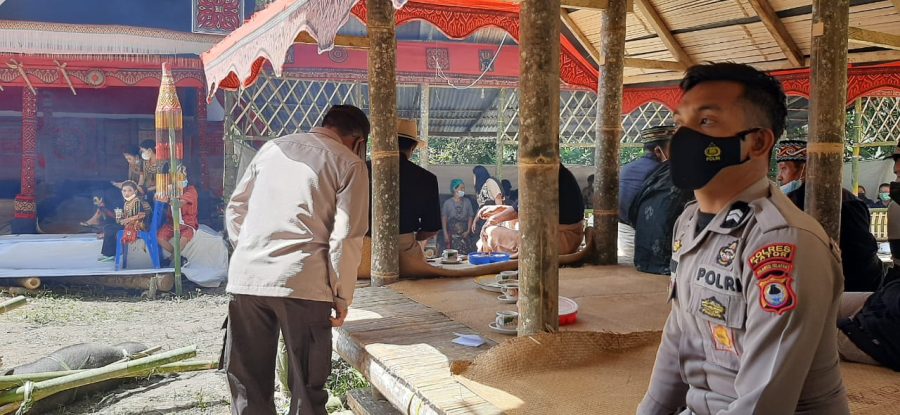 Personil Polsek Sangalla pengawasan penerapan protokol kesehatan