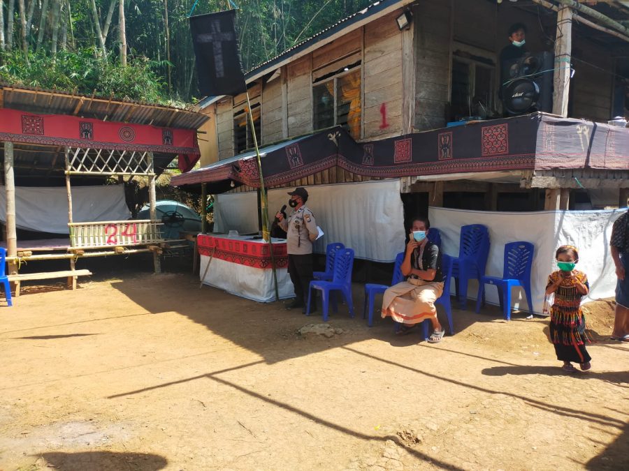 Kapolsek Makale bersama Bhabinkamtibmas pemantauan Vaksinasi Covid-19