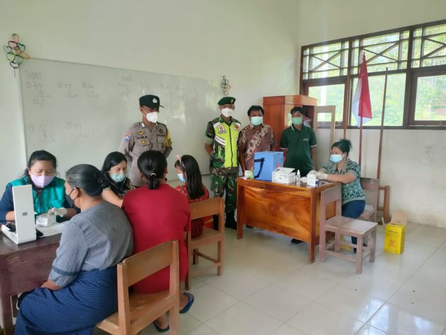 Kapolsek Makale pemantauan Vaksinasi Covid-19 di SD Kalumpang