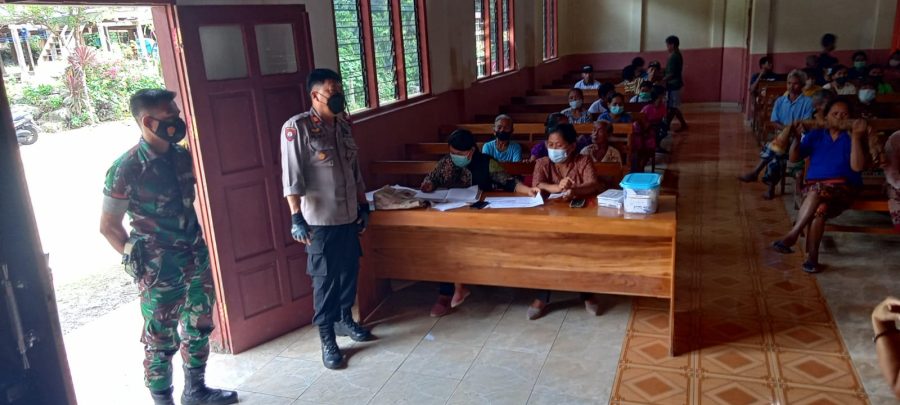 Kapolsek Makale pemantauan Vaksinasi Covid-19 di SD Kalumpang