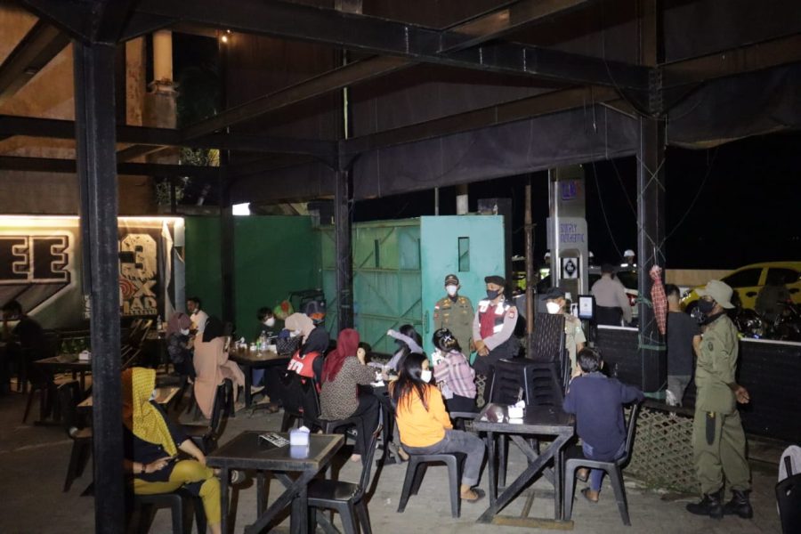 TNI-Polri dan Sat Pol PP Gelar Patroli Berskala Besar di Warung Kopi