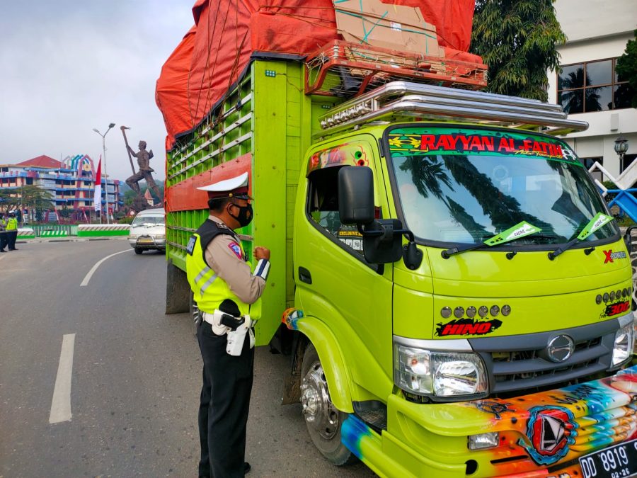 Bhabinkamtibmas Pendampingan Vaksinasi Covid-19 di SDN inpres 310 Ratte Bone