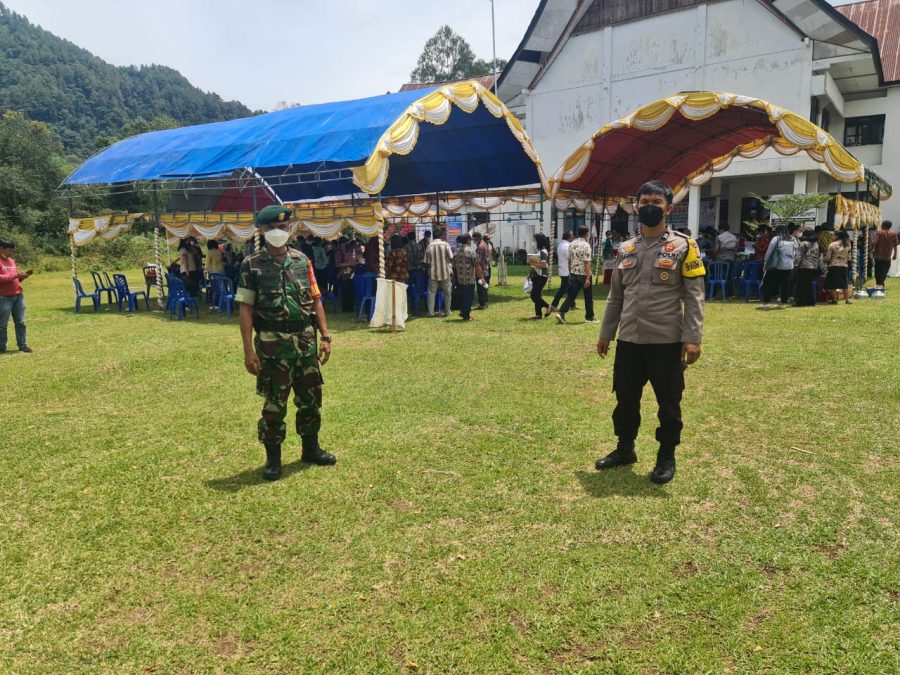 Kapolsek Sangalla Bersama Personil Mendatangi TKP Pohon Tumbang