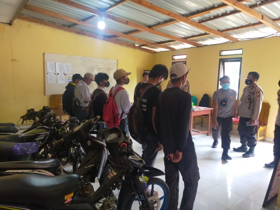 Cegah Omicron, Kapolri Minta Percepatan Booster Hingga Akselerasi Vaksinasi Lansia-Anak