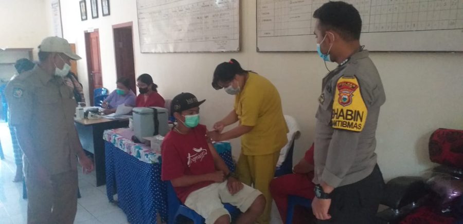 Sambangi  Terminal, Kasat Binmas Melakukan Himbauan Protokol Kesehatan dan Kamtibmas