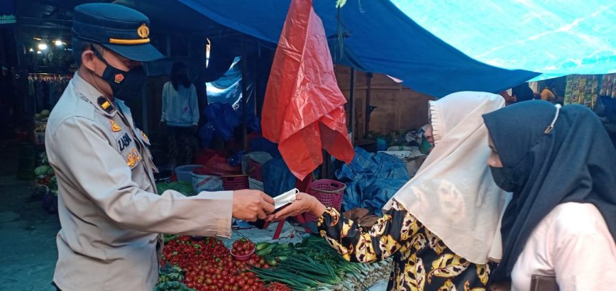 Bhabinkamtibmas Polsek Makale Kawal Pelaksanaan Vaksinasi Covid 19 di Botang