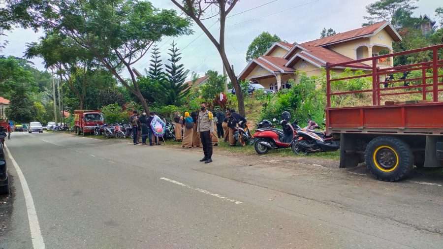 Bhabinkamtibmas dan Babinsa Mendampingi Pelaksanaan Vaksinasi Covid-19