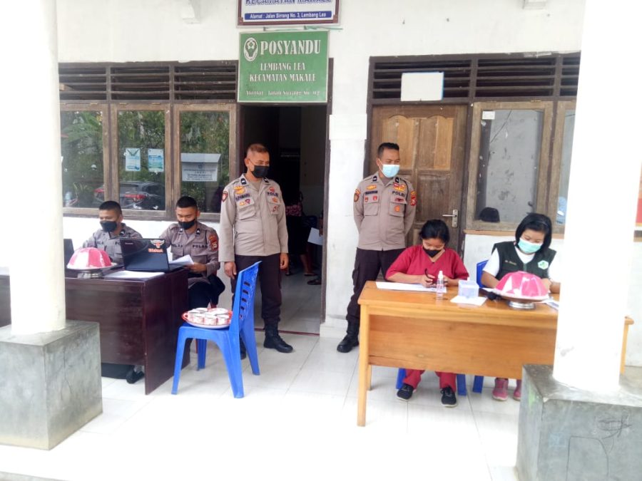 Bhabinkamtibmas dan Babinsa Mendampingi Pelaksanaan Vaksinasi Covid-19