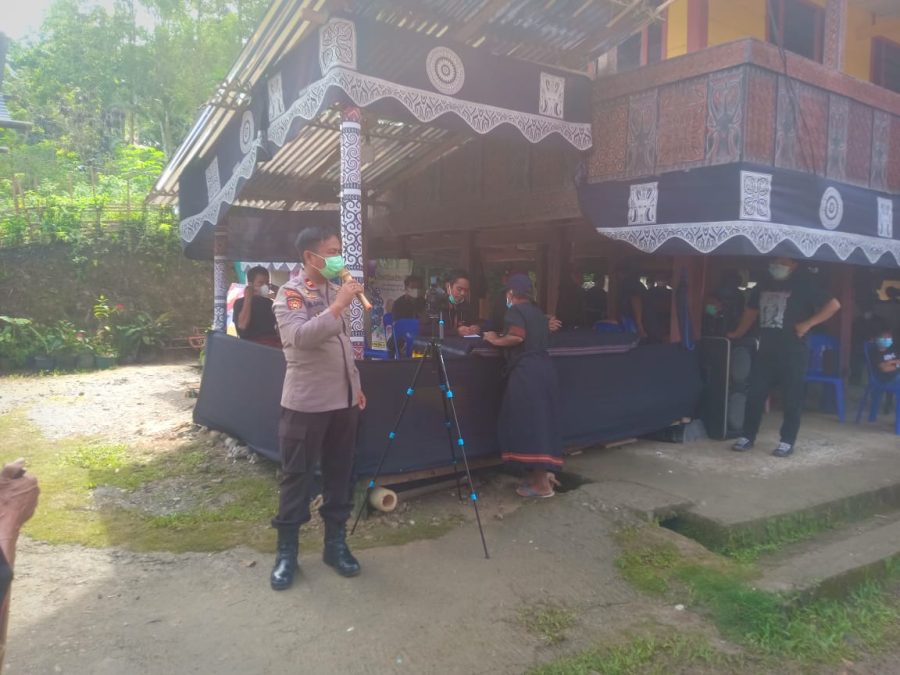 Personil Polsek Mengkendek Mendampingi Kegiatan vaksinasi Covid-19