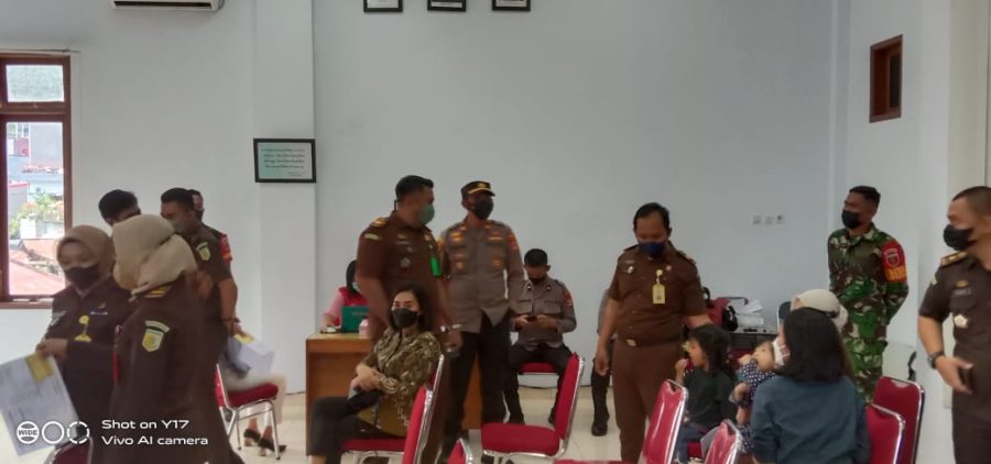 Antisipasi Gangguan Kamtibmas Personil Polsek Mengkendek Lakukan Patroli Blue Light