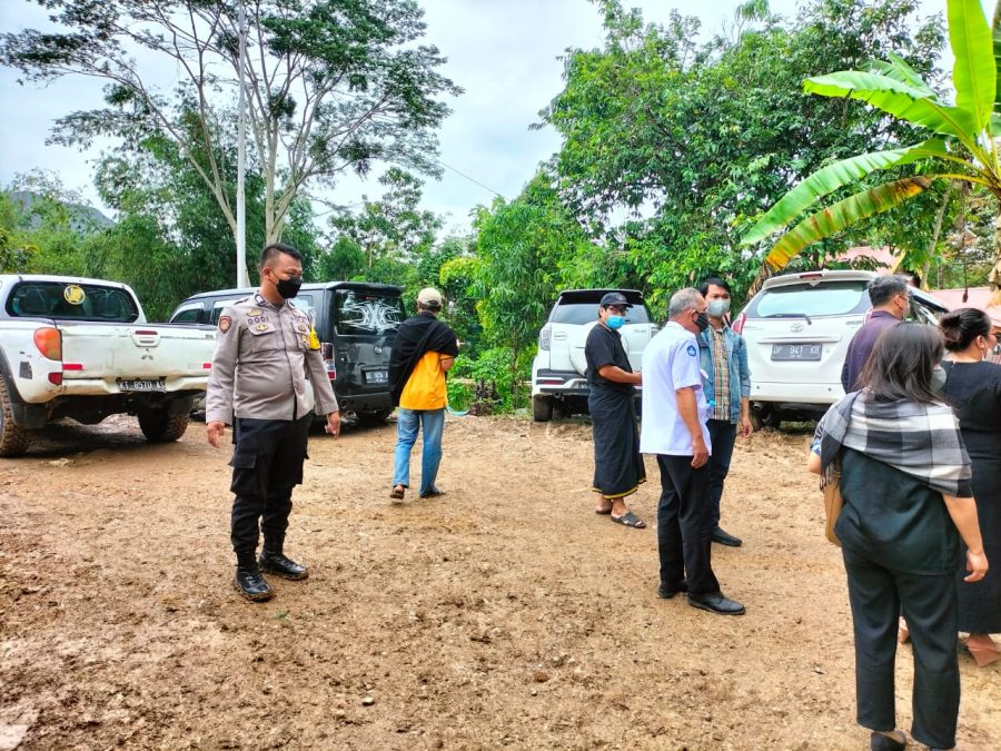 Bhabinkamtibmas Dampingi Kegiatan posyandu Lansia di kantor kelurahan Buntu Burake