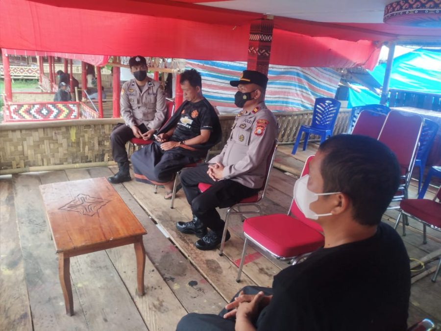 Kapolsek Saluputti Sampaikan Himbauan Prokes Jelang acara Rabu Solo