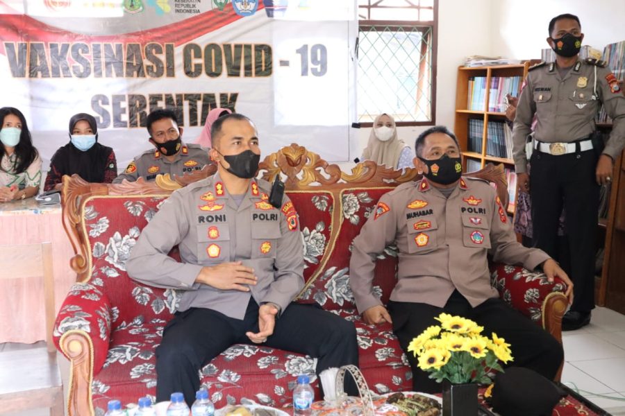KAPOLRES PINRANG PANTAU PELAKSANAAN VAKSINASI MASSAL LANJUTAN (BOSTER), SERTA MENGIKUTI ZOOM MEETING DENGAN PRESIDEN RI DAN KAPOLRI