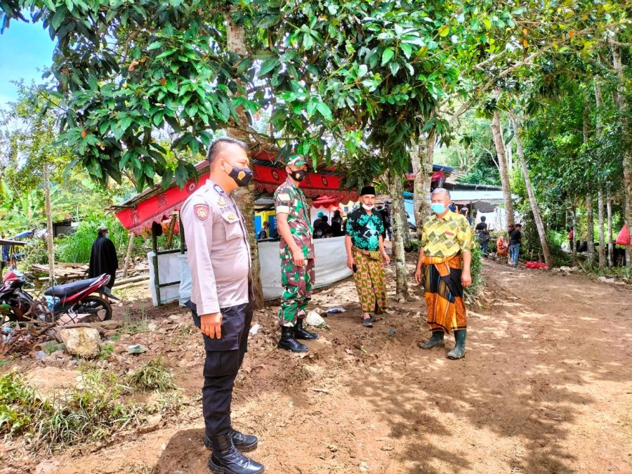 Kapolsek Saluputti Sampaikan Himbauan Prokes Jelang acara Rabu Solo