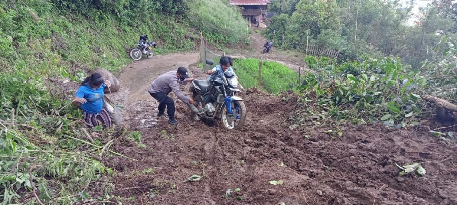 Kapolsek Saluputti Sampaikan Himbauan Prokes Jelang acara Rabu Solo