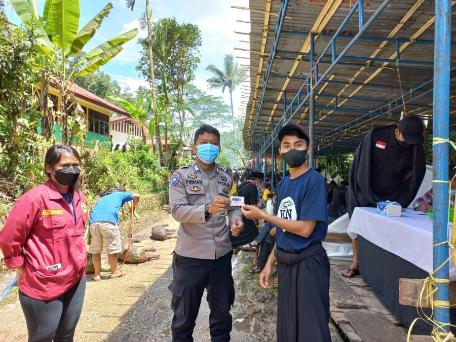 Cegah Covid 19, Bhabinkamtibmas Razia Protokol Kesehatan pada acara rambu solo