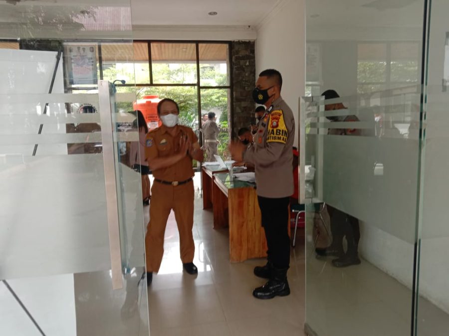 Bhabinkamtibmas Meninjau Vaksinasi Dosis 2 dan Boster di Gereja Bukit Zaitun
