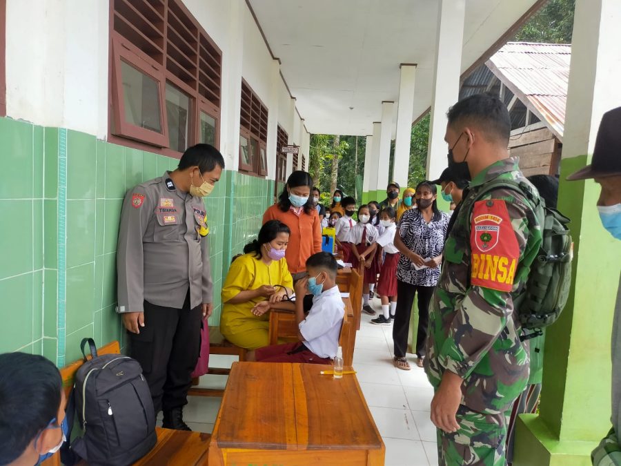 Bhabinkamtibmas Meninjau Vaksinasi Dosis 2 dan Boster di Gereja Bukit Zaitun