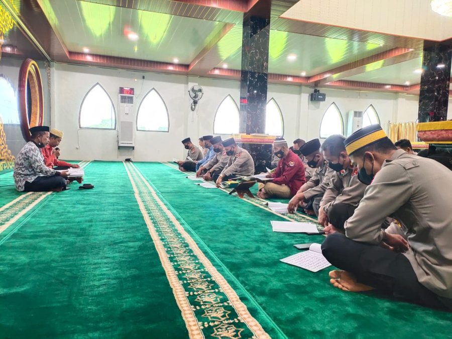 RUTIN YASINAN, KAPOLRES PINRANG : JADIKAN GIAT BINROHTAL INI SEBAGAI SARANA UNTUK MENINGKATKAN KEIMANAN