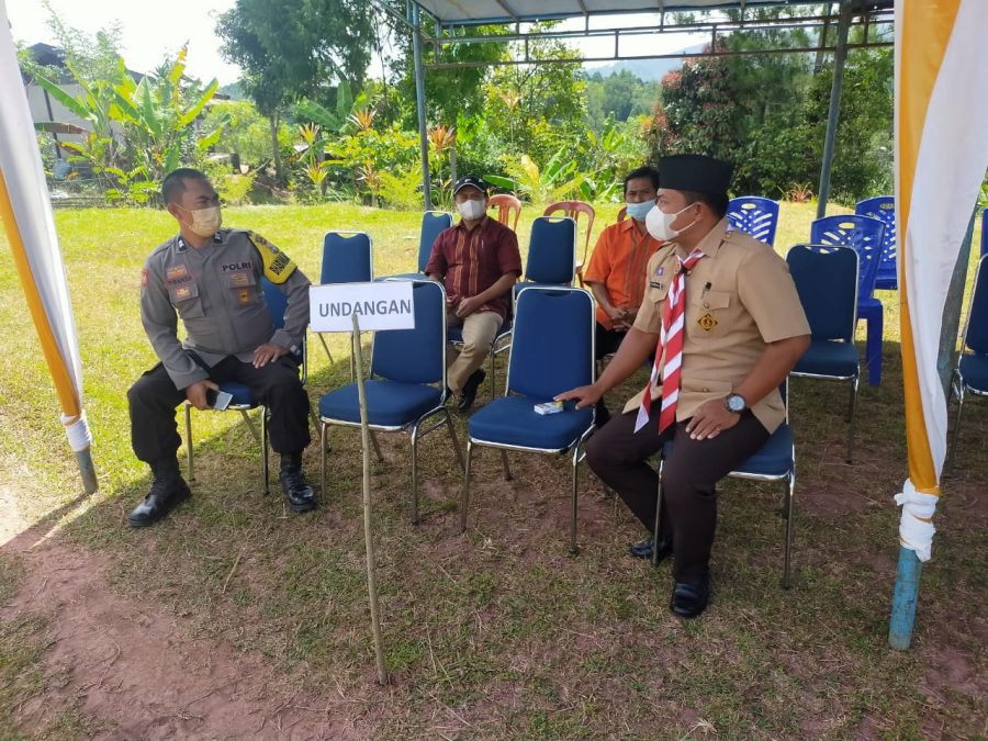 Kapolsek Makale pemantauan Prokes pada kegiatan Pembagian Dana Bantuan Sembako