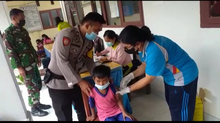 Kapolsek Saluputti Bersama Danramil Saluputti Himbau Protocol Kesehatan Di Rambu Tuka