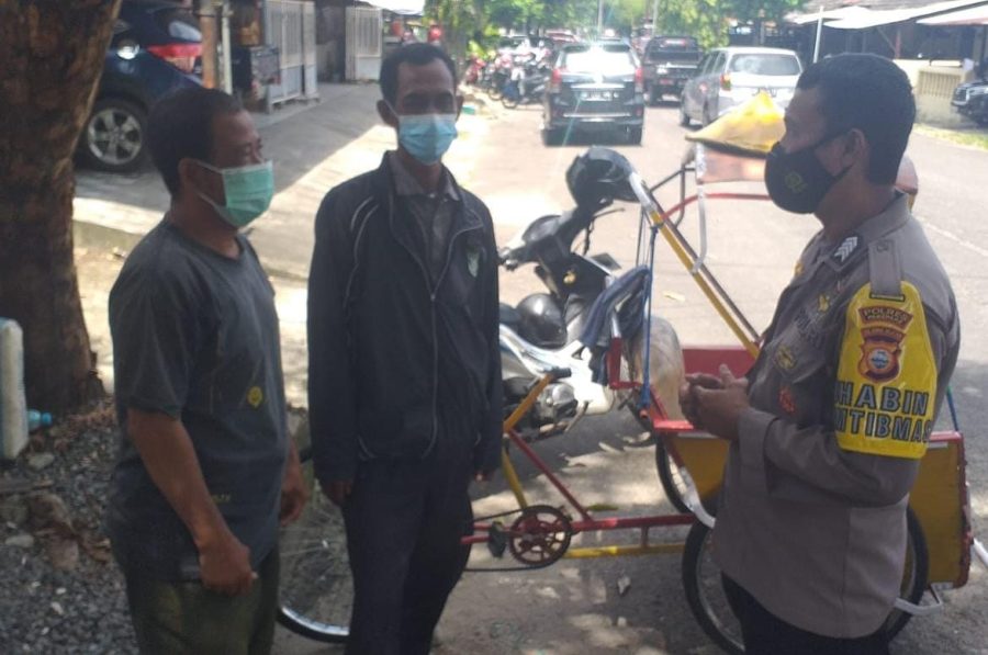 Bhabinkamtibmas Polsek Ujung Ajak Warga Binaannya Patuhi Protokol Kesehatan