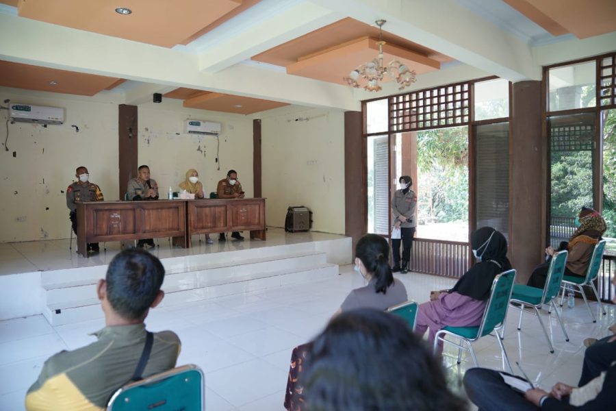 Berikan Edukasi Orang Tua Siswa Yang Belum Divaksin, Kapolres Parepare Gelar Pertemuan