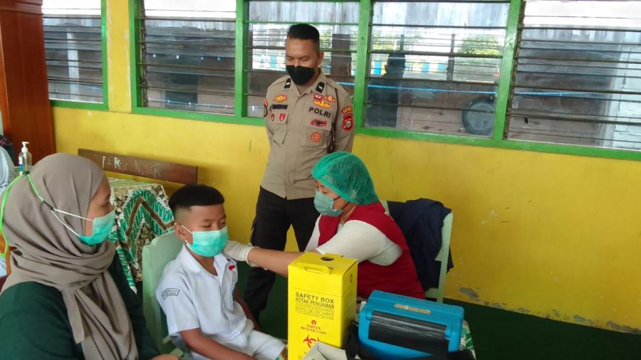 Bhabinkamtibmas Memantau acara seremonial Ulang Tahun KBPPP ke 19