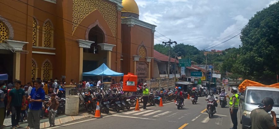 Bhabinkamtibmas Polsek Saluputti Pendampingan Vaksinasi Covid-19 di SDN 185 Batusura’