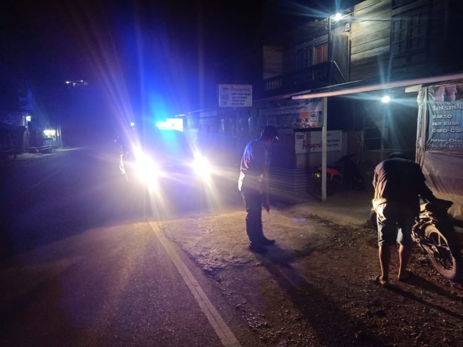 Bhabinkamtibmas pemantauan Pengimputan Vaksinasi Covid-19 di SD Kelas Jauh