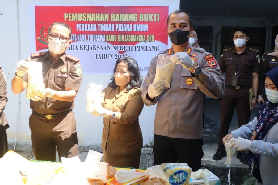 KAPOLRES PINRANG HADIRI PEMUSNAHAN BARANG BUKTI DI KEJARI PINRANG