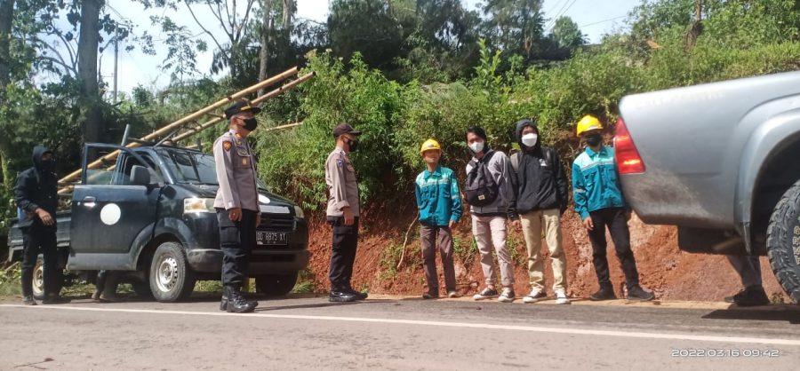 Kapolsek Makale Meninjau Penerapan Prokes Pada Kegiatan Adat Rabu Solo