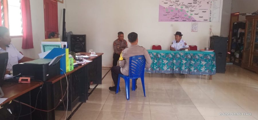 Bhabinkamtibmas Polsek Saluputti Sambangi Kantor Lembang Madandan