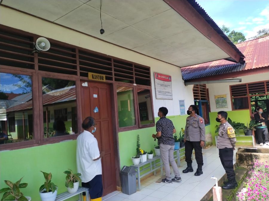 Kapolsek Makale bersama Personil mendatangi TKP yang diduga telah Terjadi TP Pencurian