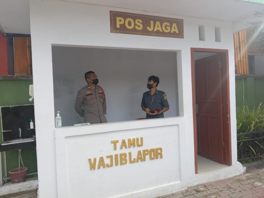 Bhabinkamtibmas Polsek Saluputti kunjungi Warga Binaan, ini Pesannya