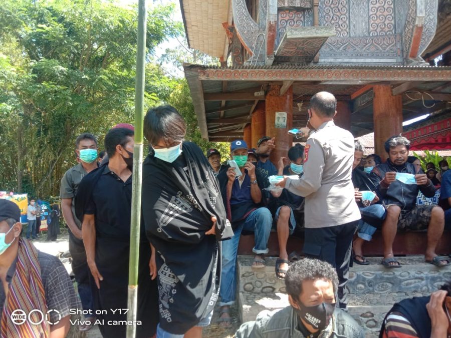 Sinergitas Bhabinkamtibmas Polsek Saluputti Melakukan DDS Di Wilayah Binaan