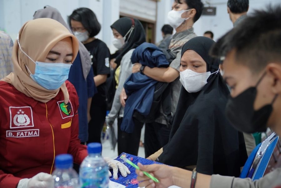 Polres Parepare Gelar Vaksinasi Covid-19 di Salah Satu Kantor Pemerintah di Kota Parepare
