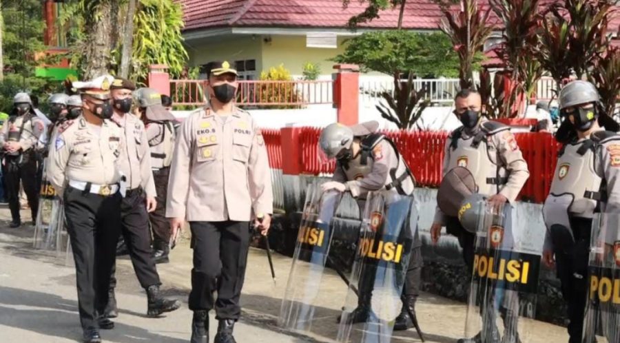 DEMO MAHASISWA DIGELAR HARI INI, KAPOLRES TORUT TEKENKAN PERSONIL TAK BAWA SENPI SAAT AMANKAN AKSI