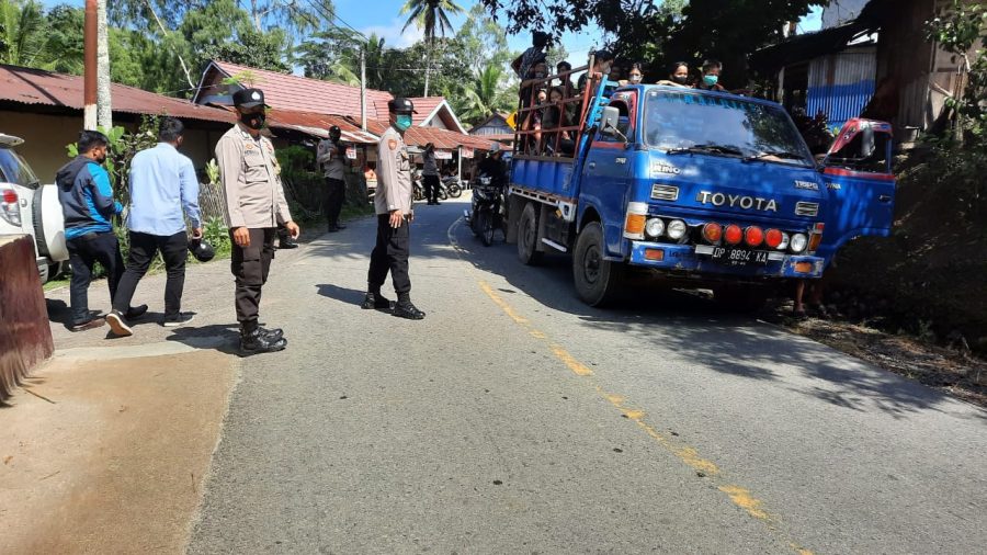Bhabinkamtibmas Polsek Makale Mengecek Dan Pendataan Minyak Goreng Di Pasar Telkom Plaza