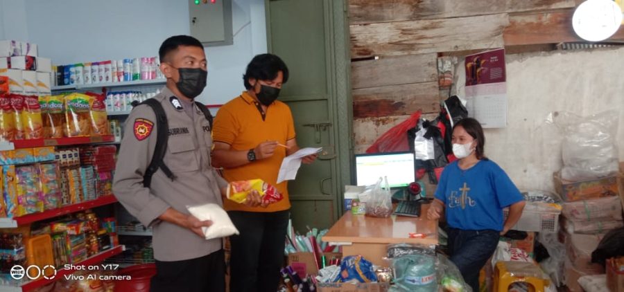 Personil Polsek Sangalla melakukan Pam Sholat Tarwih di Masjid Musafir