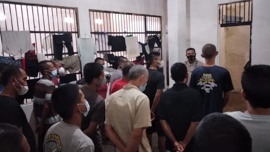 Personil Polsek Mengkendek Mendatangi TKP Karhutlah di Buntu Mapongka