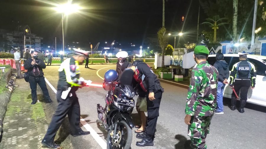 Bhabinkamtibmas Pendataan Bantuan Tunai Pangan terhadap Pedagang Kaki lima dan Warung