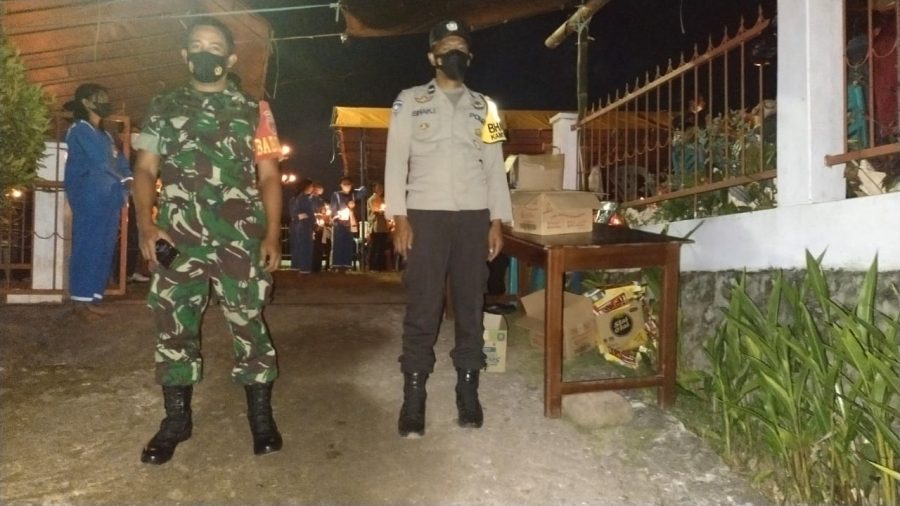Bhabinkamtibmas Pengamanan Misa Sabtu Suci di Gereja Katholik Paroki