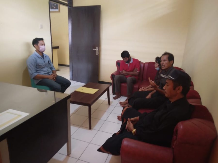 Personil Polsek Simbuang Pengamanan Pembagian BPNT Dan Subsidi Minyak