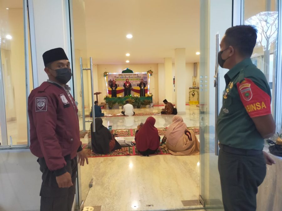 Polsek Sangalla bersama Koramil 1414-06 Sangalla Pengamanan Ceria Ramadhan 1443H