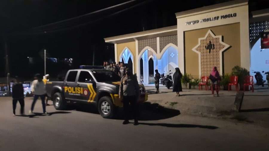 Kapolsek Saluputti Pimpin Pengamanan Malam Takbiran Diwilayah Hukum Polsek Saluputti