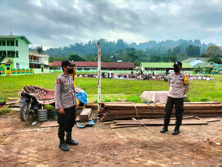 Kapolsek Saluputti Pimpin Pengamanan Malam Takbiran Diwilayah Hukum Polsek Saluputti